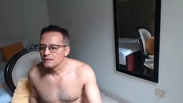 Snapshot of Daddyhot_Alejo chatting on 4, 6, 2026 Daddyhot Alejo online show from 4, 6, 2026