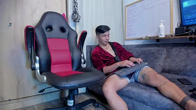 Snapshot of sophieandmarkls chatting on 28, 12, 2024 sophieandmarkls online show from 28, 12, 2024