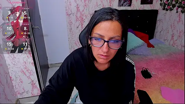 Snapshot of alma_blue chatting on 8, 2, 2025 alma blue online show from 8, 2, 2025