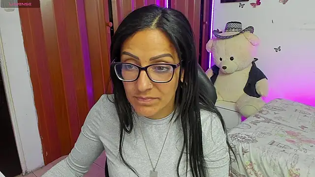 Snapshot of alma_blue chatting on 4, 11, 2025 alma blue online show from 4, 11, 2025