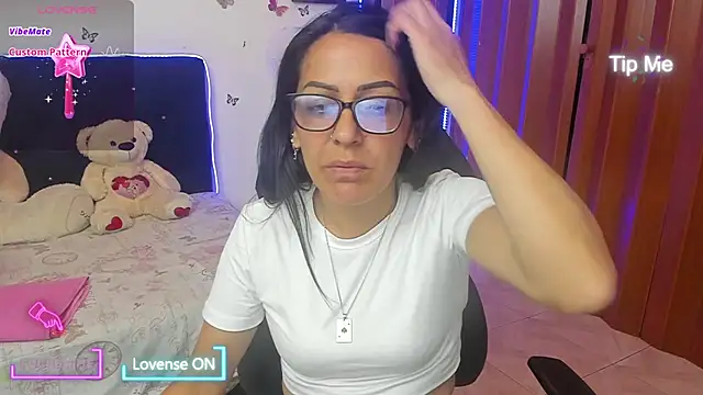 Snapshot of alma_blue chatting on 15, 11, 2025 alma blue online show from 15, 11, 2025