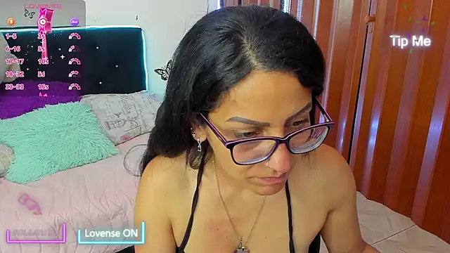 Snapshot of alma_blue chatting on 21, 11, 2025 alma blue online show from 21, 11, 2025