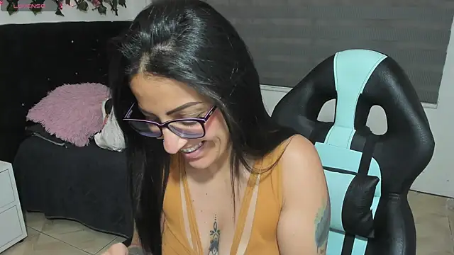 Snapshot of alma_blue chatting on 5, 1, 2026 alma blue online show from 5, 1, 2026