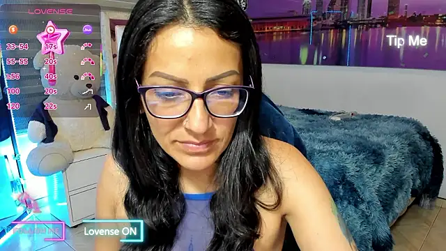 Snapshot of alma_blue chatting on 2, 2, 2026 alma blue online show from 2, 2, 2026