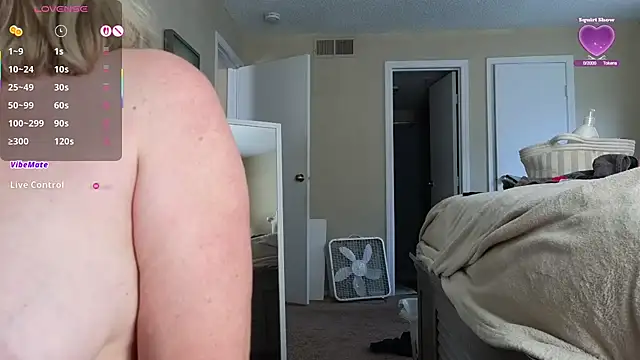 Snapshot of LoveSaraChristine chatting on 11, 9, 2025 LoveSaraChristine online show from 11, 9, 2025