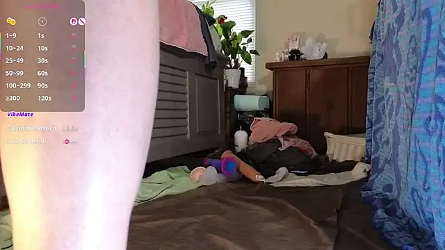 Snapshot of LoveSaraChristine chatting on 27, 10, 2025 LoveSaraChristine online show from 27, 10, 2025