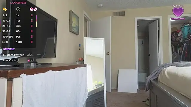 Snapshot of LoveSaraChristine chatting on 19, 11, 2025 LoveSaraChristine online show from 19, 11, 2025