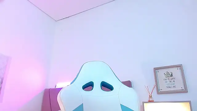 PIA STONE online show from 6, 3, 2025