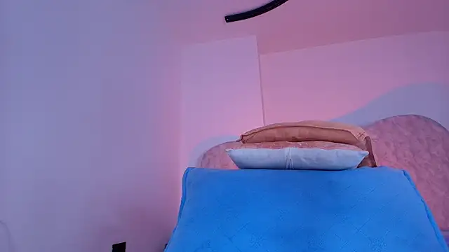 Snapshot of naomi_kyse chatting on 8, 6, 2026 naomi kyse online show from 8, 6, 2026