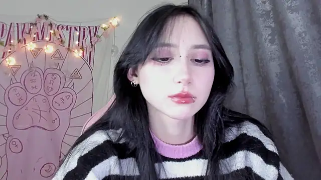 Snapshot of Holy420lolii chatting on 16, 11, 2025 Holy420lolii online show from 16, 11, 2025