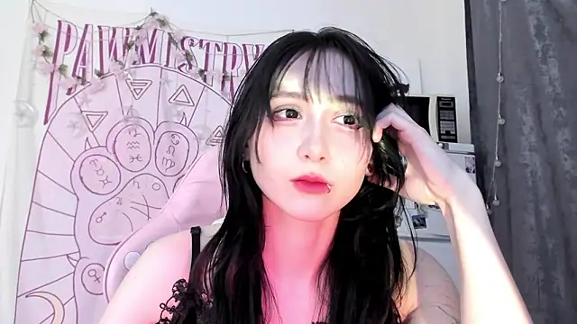 Holy420lolii online show from 9, 2, 2026