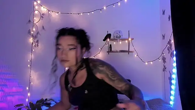 Snapshot of Eva_Lee_ chatting on 6, 3, 2025 Eva Lee online show from 6, 3, 2025