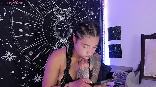 Snapshot of Eva_Lee_ chatting on 16, 10, 2025 Eva Lee online show from 16, 10, 2025