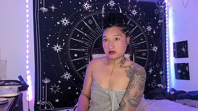 Snapshot of Eva_Lee_ chatting on 19, 11, 2025 Eva Lee online show from 19, 11, 2025