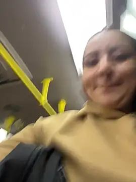 Abril Luv online show from 3, 10, 2025