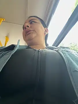 Abril Luv online show from 28, 11, 2025