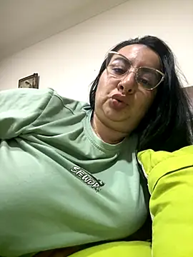 Abril Luv online show from 2, 12, 2025