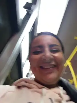 Abril Luv online show from 11, 2, 2026