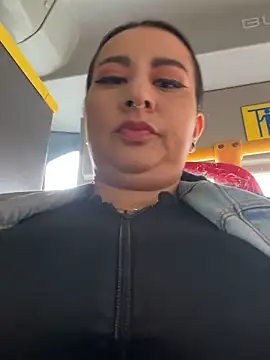 Abril Luv online show from 12, 2, 2026