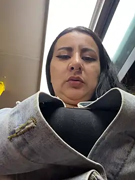 Abril Luv online show from 22, 4, 2026