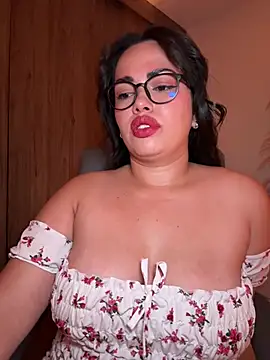 Snapshot of andra_rose chatting on 12, 6, 2026 andra rose online show from 12, 6, 2026