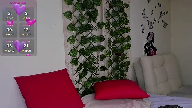 Juli Castillo8 online show from 2, 10, 2025