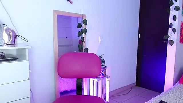 alisseallie online show from 4, 12, 2024