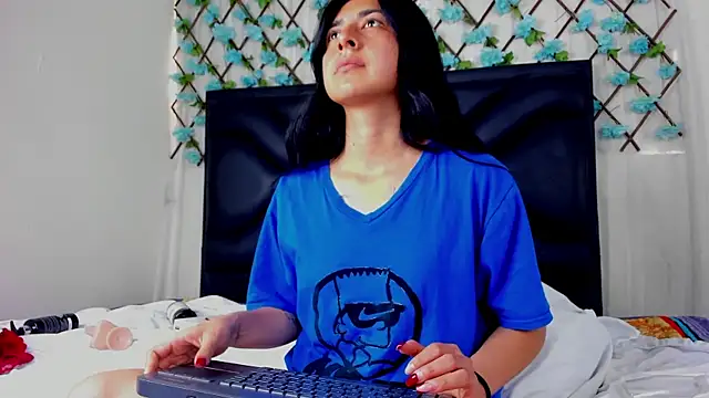 EmmaWilliamss online show from 7, 4, 2026