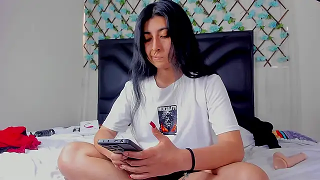 Snapshot of EmmaWilliamss chatting on 8, 4, 2026 EmmaWilliamss online show from 8, 4, 2026