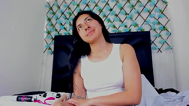 Snapshot of EmmaWilliamss chatting on 12, 5, 2026 EmmaWilliamss online show from 12, 5, 2026