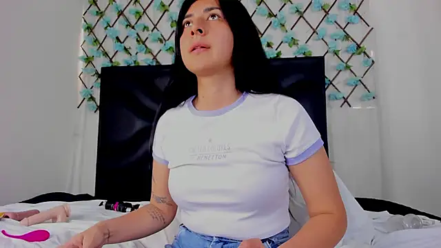Snapshot of EmmaWilliamss chatting on 20, 5, 2026 EmmaWilliamss online show from 20, 5, 2026