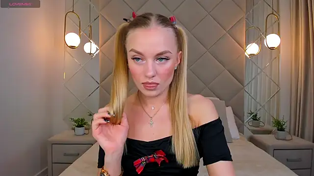 Barbie Lis online show from 5, 3, 2025