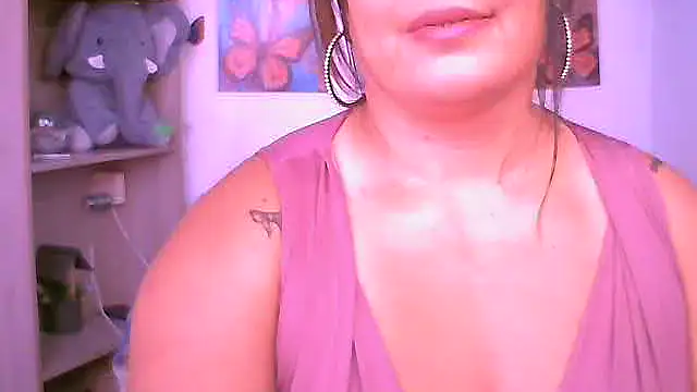 Snapshot of ChiaraFioree chatting on 4, 5, 2026 ChiaraFioree online show from 4, 5, 2026