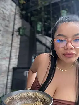 Insane Issa online show from 8, 2, 2026