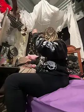 Snapshot of SummerBlueMoon chatting on 7, 1, 2026 SummerBlueMoon online show from 7, 1, 2026