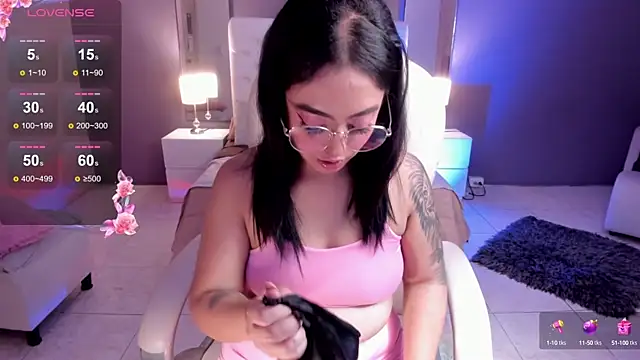 Snapshot of kim_thompson_1 chatting on 7, 1, 2025 kim thompson 1 online show from 7, 1, 2025