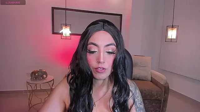 Snapshot of kim_thompson_1 chatting on 27, 11, 2025 kim thompson 1 online show from 27, 11, 2025