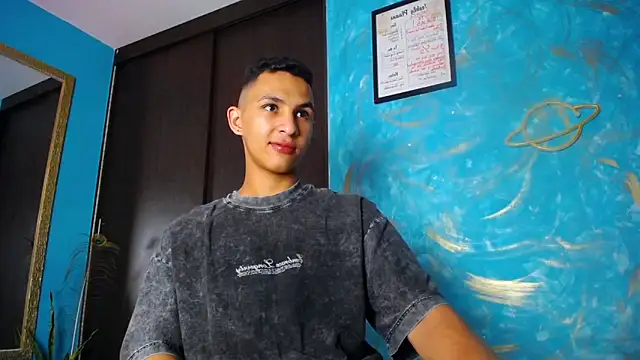 Snapshot of liuscast22 chatting on 20, 12, 2024 liuscast22 online show from 20, 12, 2024