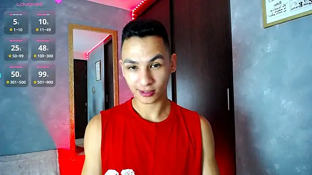 Snapshot of liuscast22 chatting on 8, 2, 2025 liuscast22 online show from 8, 2, 2025