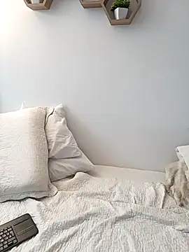 MIYESSI online show from 15, 4, 2026