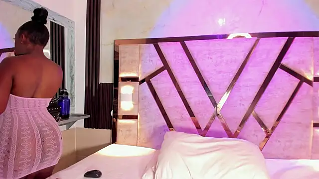 Athenea Mills online show from 24, 4, 2026