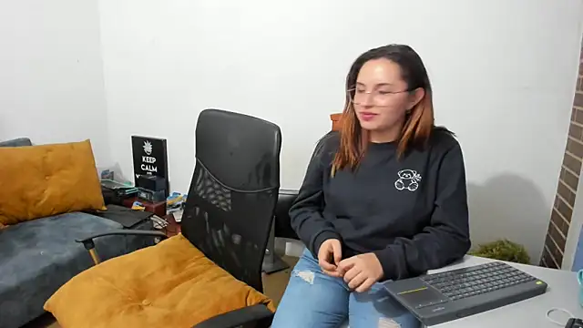  girls on fire  online show from 1, 3, 2025