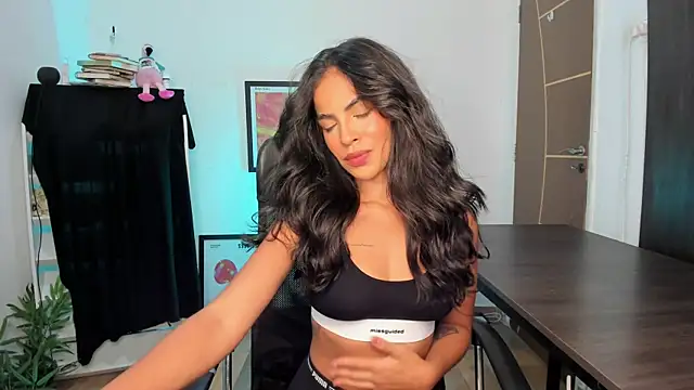 camille-rose online show from 26, 4, 2026