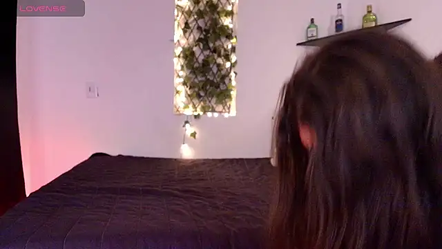 kisstarxxx online show from 13, 5, 2026