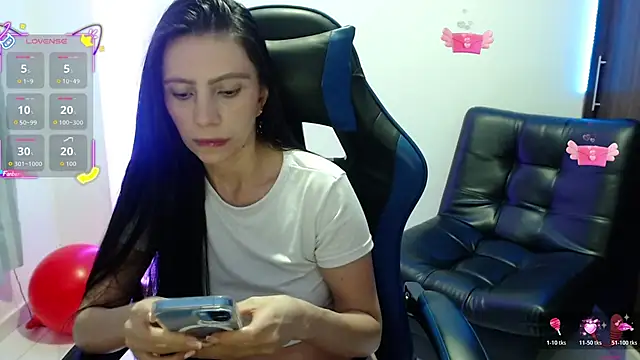 Snapshot of salome_sweet4 chatting on 5, 12, 2025 salome sweet4 online show from 5, 12, 2025