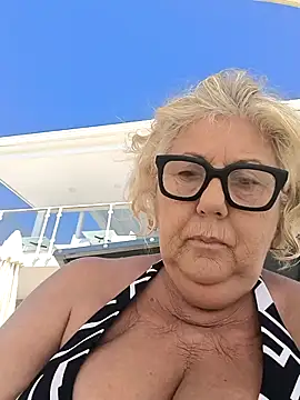 Snapshot of Merilulla chatting on 12, 9, 2025 Merilulla online show from 12, 9, 2025