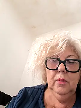 Snapshot of Merilulla chatting on 2, 10, 2025 Merilulla online show from 2, 10, 2025