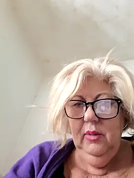 Snapshot of Merilulla chatting on 10, 11, 2025 Merilulla online show from 10, 11, 2025