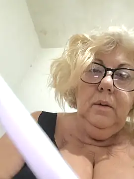 Snapshot of Merilulla chatting on 17, 11, 2025 Merilulla online show from 17, 11, 2025