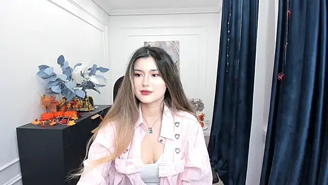 AnneTLi online show from 28, 10, 2025